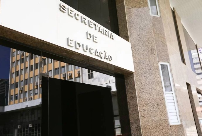  Secretaria de Educação do DF pagou R$ 9 milhões por cursos que podiam ser feitos de graça – Metrópoles
